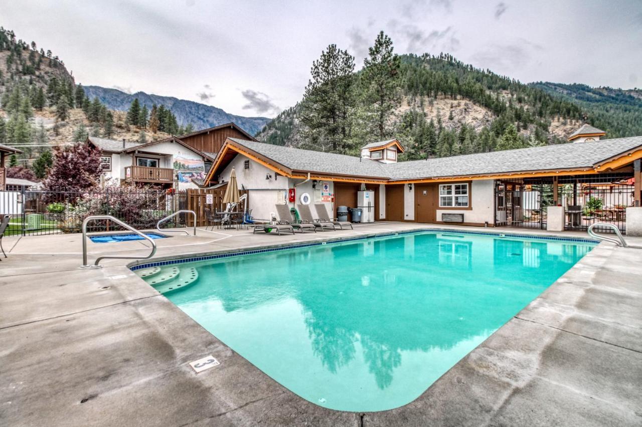 Icicle Village Resort 402: Juniper Studio Leavenworth Exterior photo
